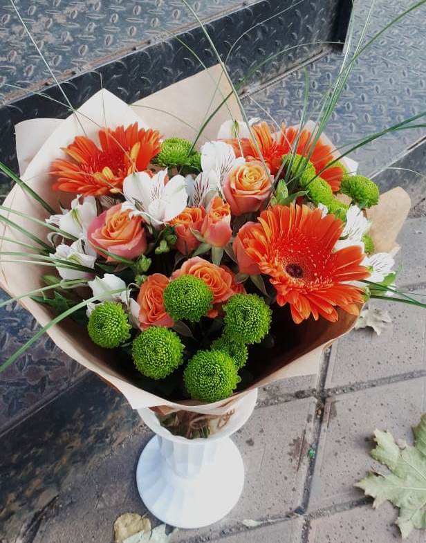 Букет цветов из: Герберы, Хризантемы, Альстромерии и Розы в Прокопьевске