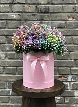 Цветочная композиция из Гипсофила и Розы в шляпной коробке в Прокопьевске