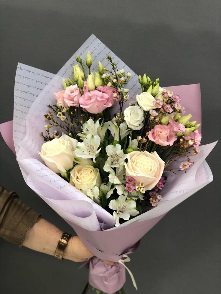 Букет цветов из: Альстромерии, Розы и Лизиантусы в Прокопьевске