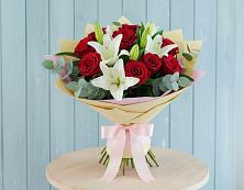 Букет цветов из:  Лилии и Розы в Прокопьевске