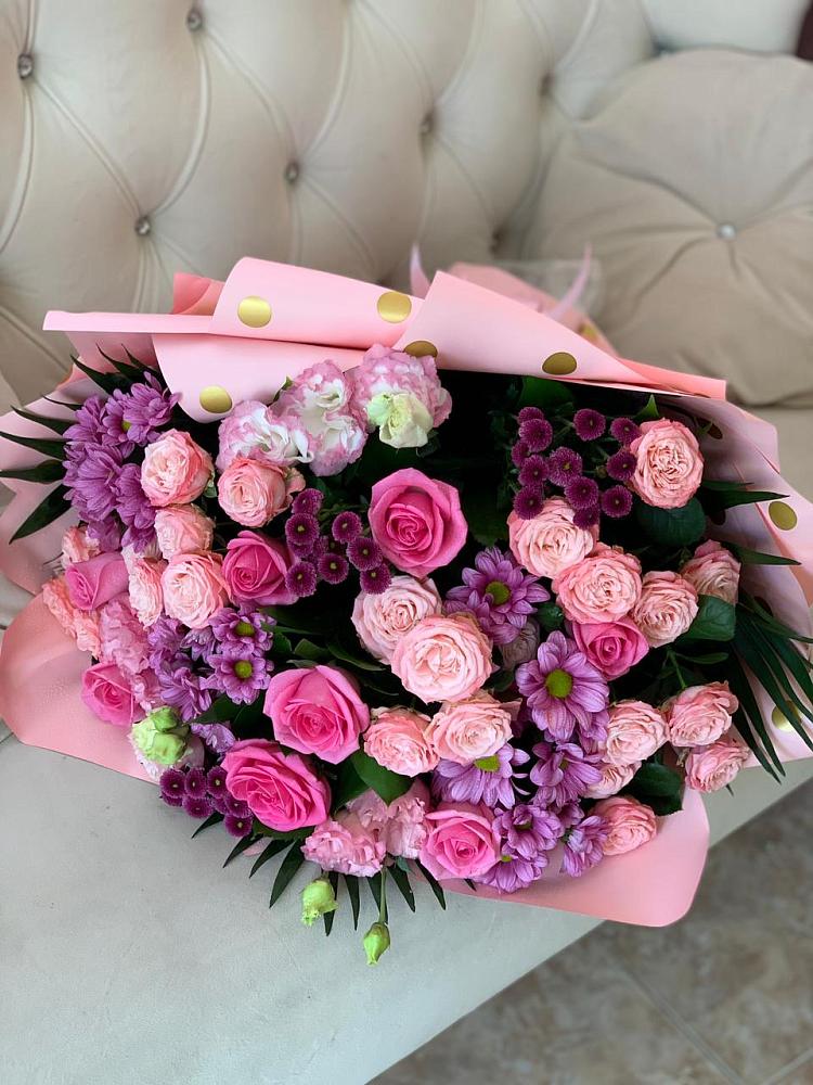 Букет цветов из: Хризантемы, Розы и Лизиантусы в Прокопьевске