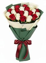 Букет Микс из красных и белых роз в Прокопьевске