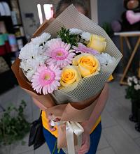 Букет цветов из:  Герберы, Розы и Хризантемы в Прокопьевске