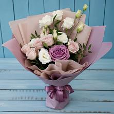 Букет цветов из:  Розы и Лизиантусы в Прокопьевске