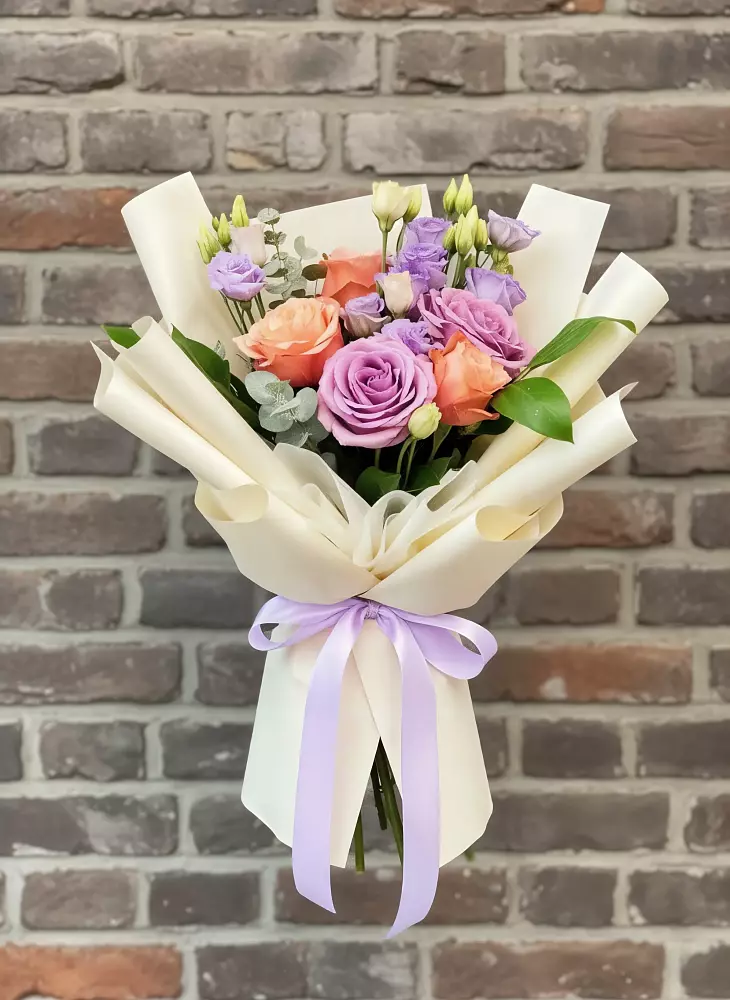 Букет цветов из: Лизиантусы и Розы в Прокопьевске