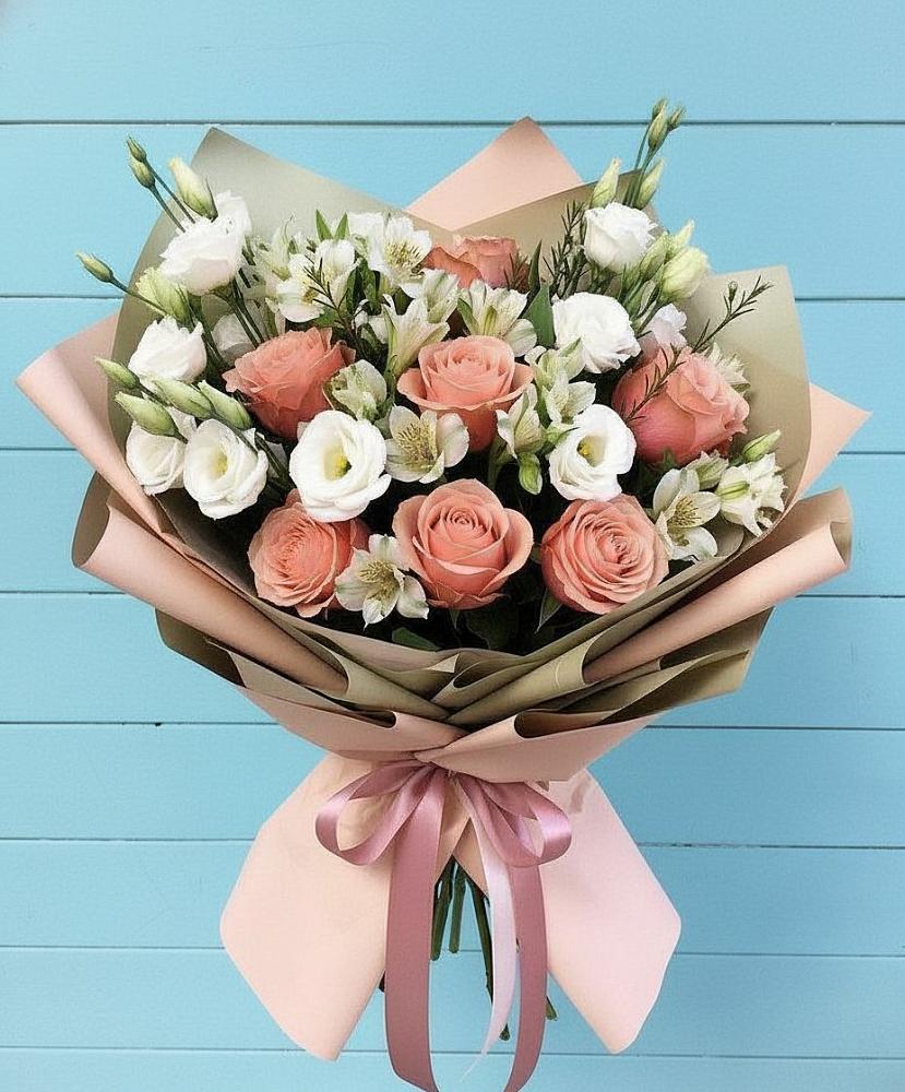 Букет цветов из: Розы, Альстромерии и Лизиантусы в Прокопьевске
