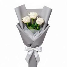 Букет 3 белые розы в Прокопьевске