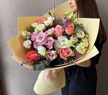 Букет цветов из:  Розы, Лизиантусы и Гвоздики #REPLACE_PRED# Прокопьевске