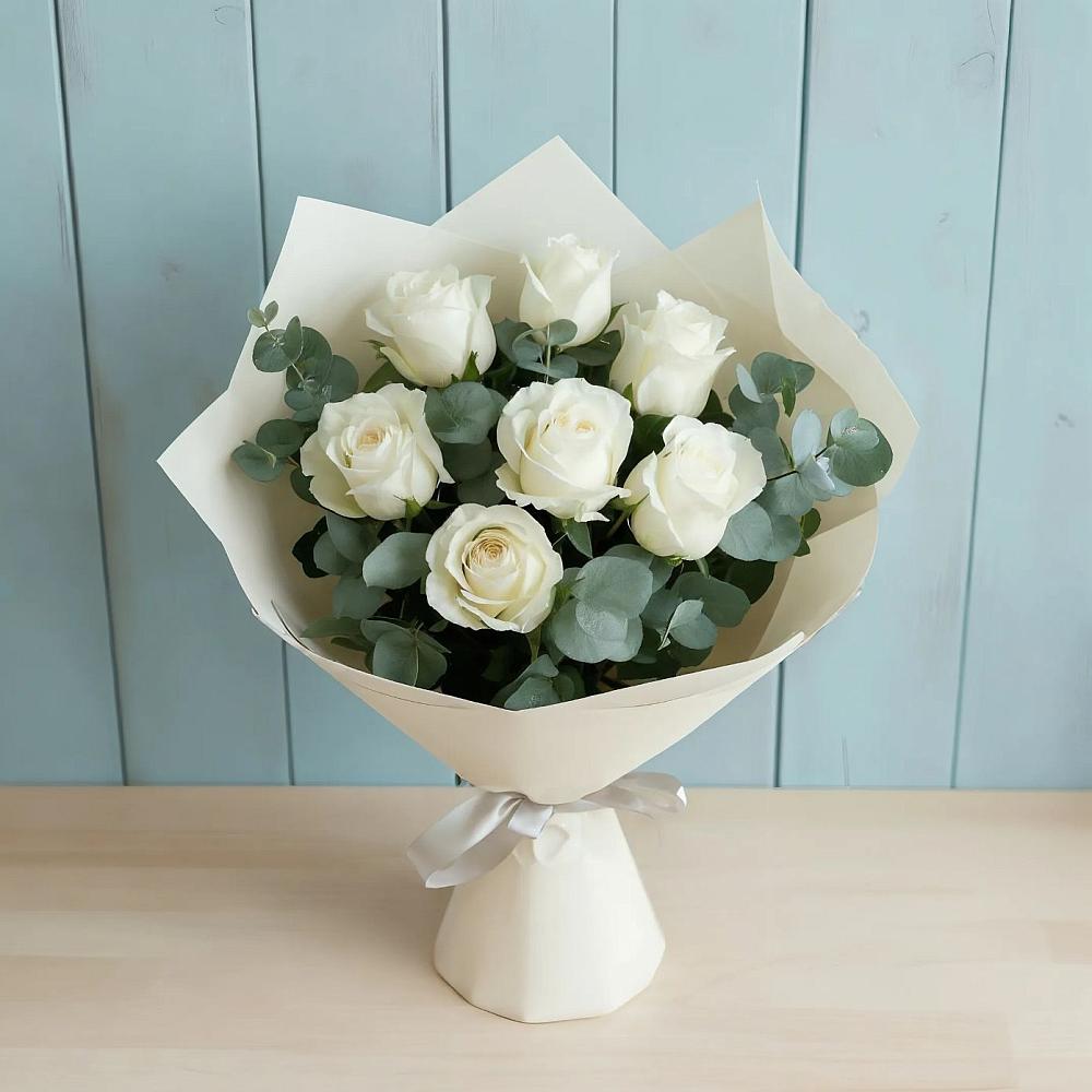 Букет Белые розы в Эвкалипте в Прокопьевске