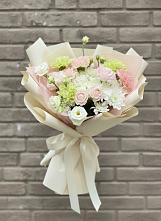 Букет цветов из:  Гвоздики, Розы, Лизиантусы и Хризантемы в Прокопьевске