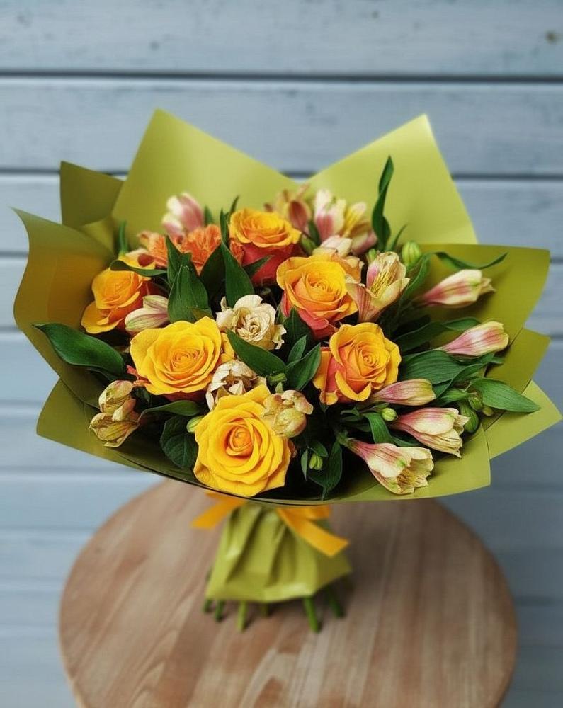 Букет цветов из: Альстромерии и Розы в Прокопьевске