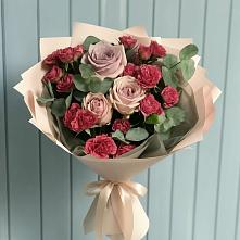 Букет цветов из:  Гвоздики и Розы в Прокопьевске