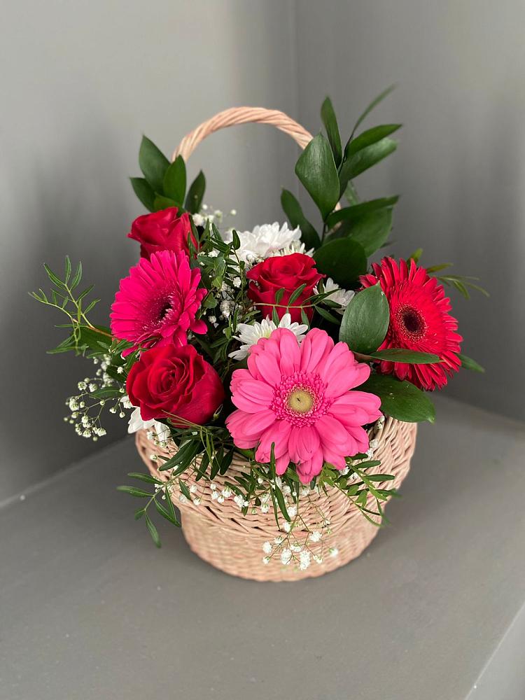Цветочная композиция из Розы, Хризантемы и Герберы в корзине в Прокопьевске