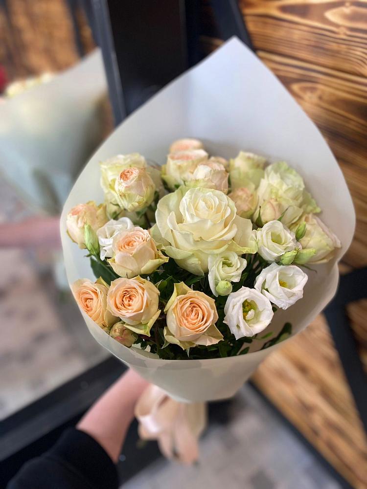 Букет цветов из: Розы и Лизиантусы в Прокопьевске