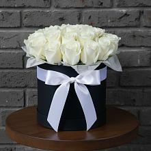 Цветочная композиция из Розы в шляпной коробке в Прокопьевске