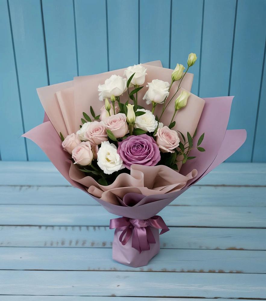 Букет цветов из: Розы и Лизиантусы в Прокопьевске